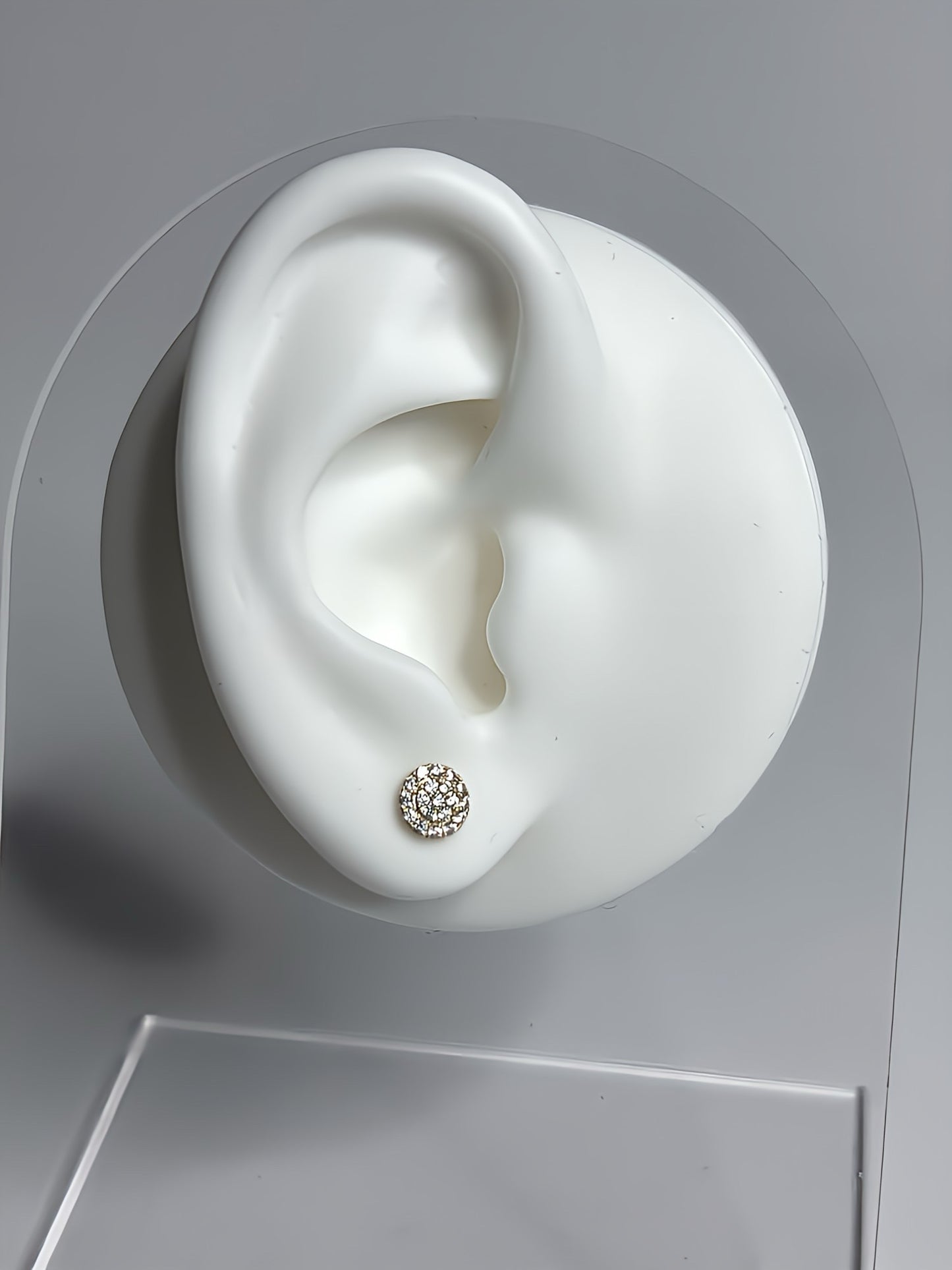 Brilliant round stud earrings