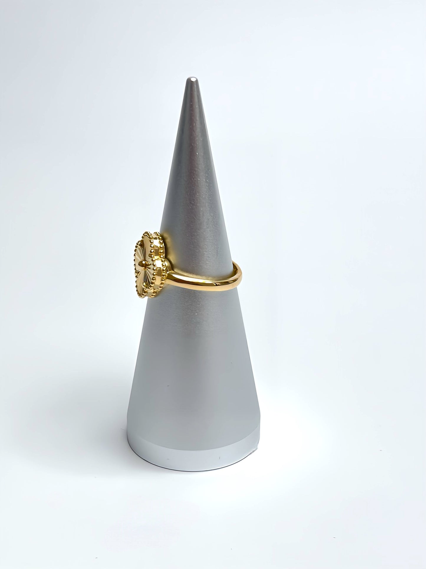 Clover ring