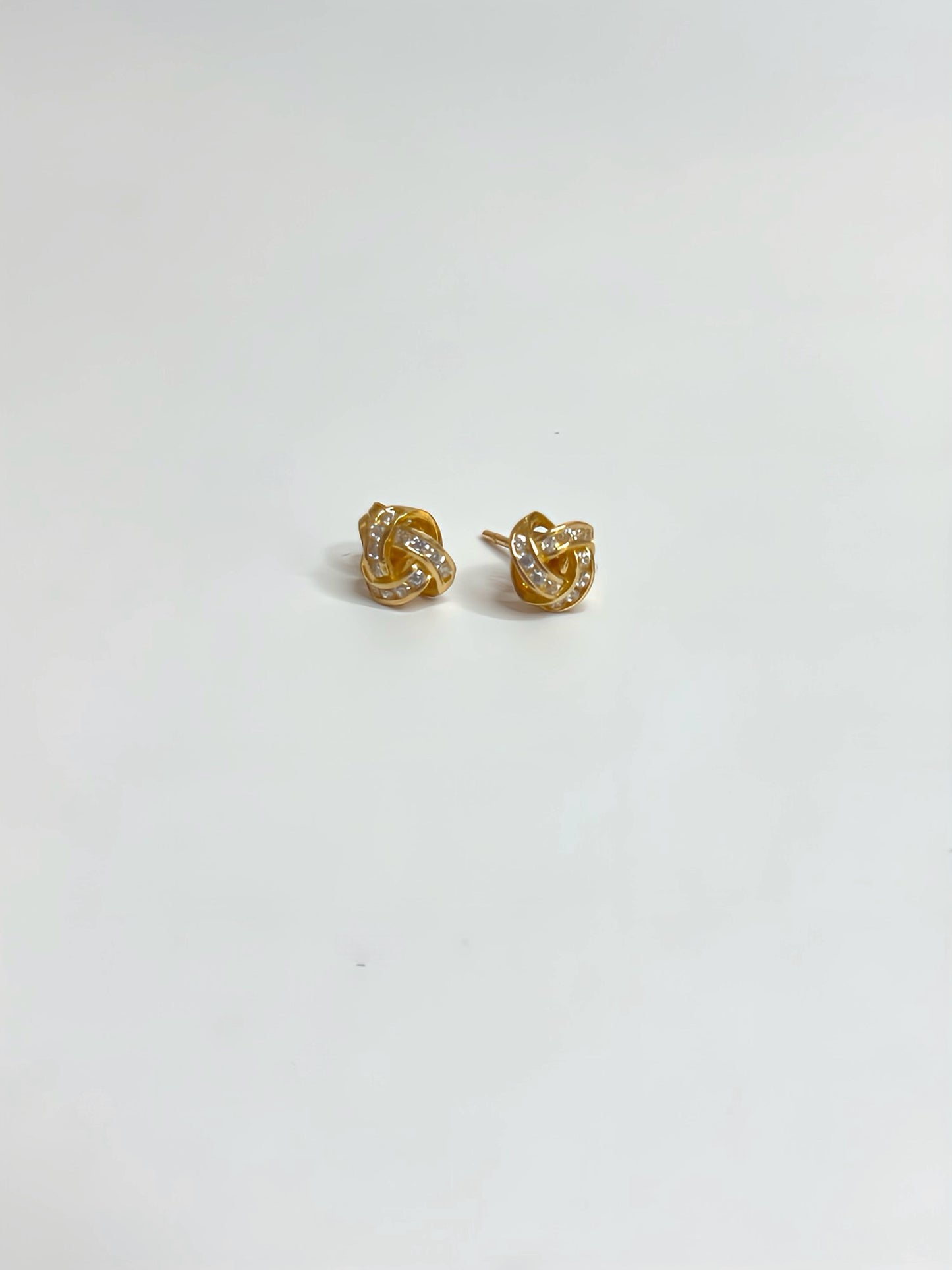 Zirconia knot stud earrings