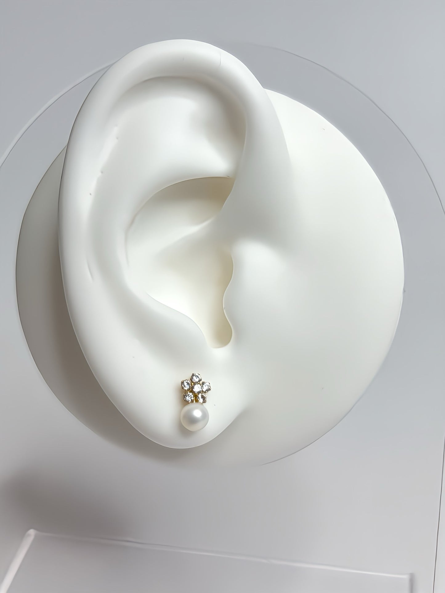 Flower pearl zirconia earrings