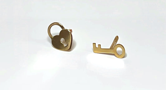 Mismatch stud earrings