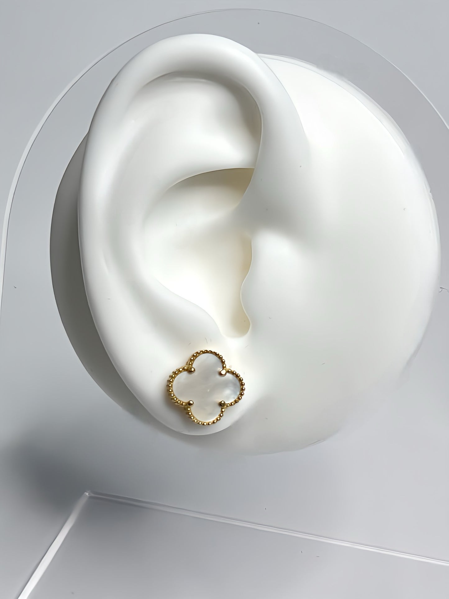 Pearl clover earrings small