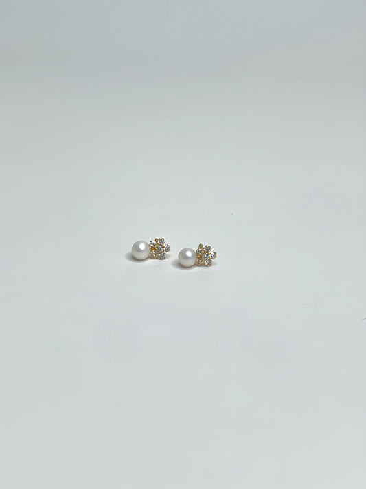 Flower pearl  zirconia earrings
