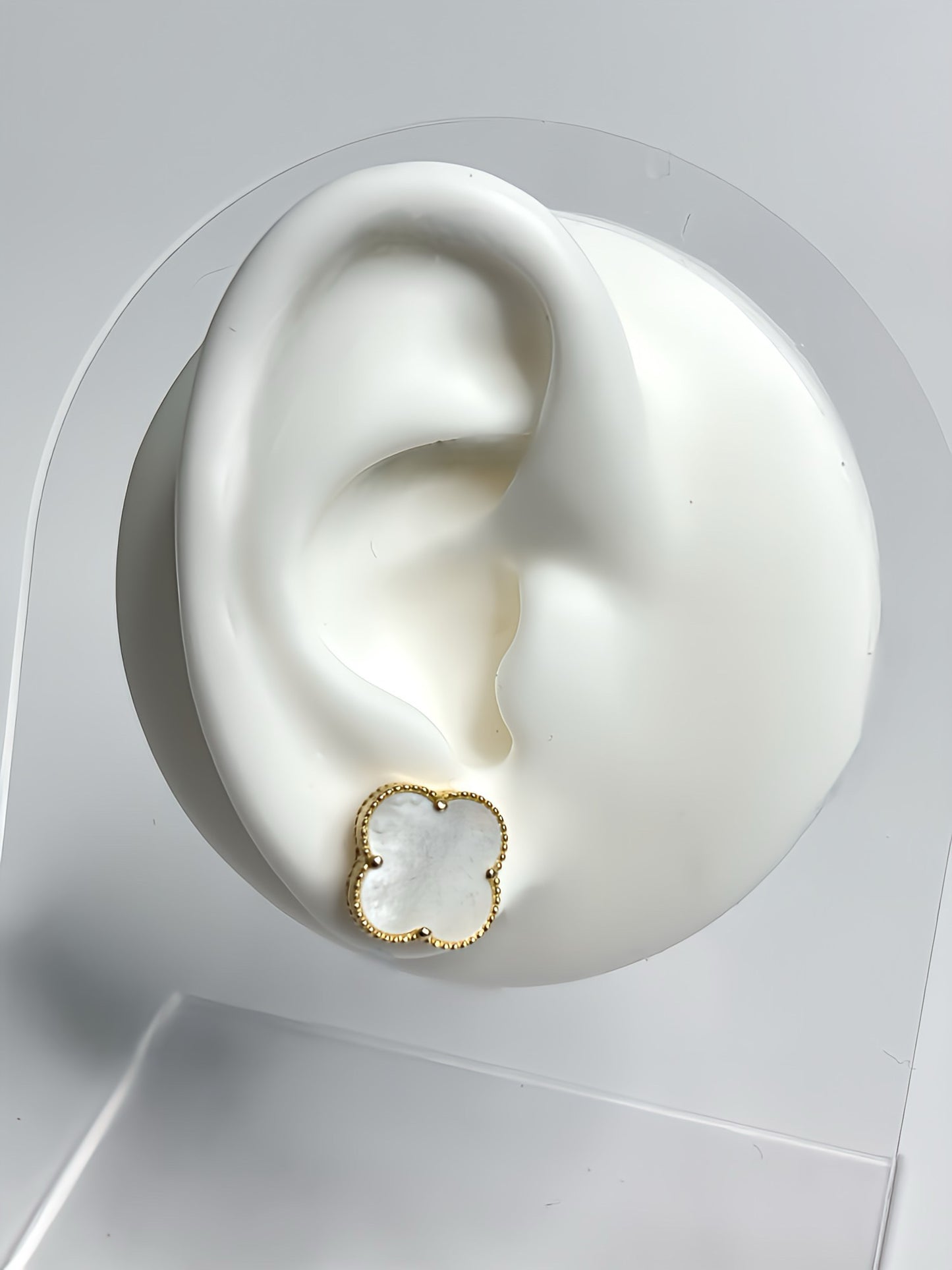 Pearl clover earrings