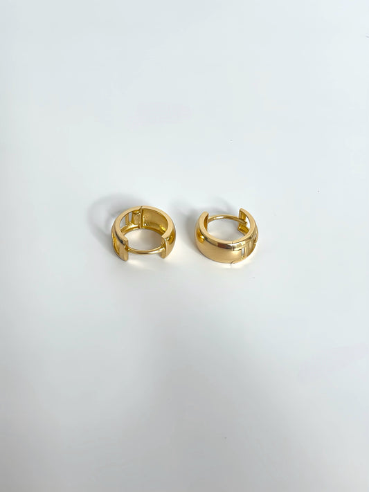Polished huggie hoop med earrings