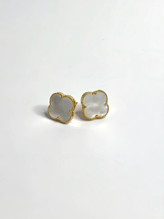 Pearl clover earrings